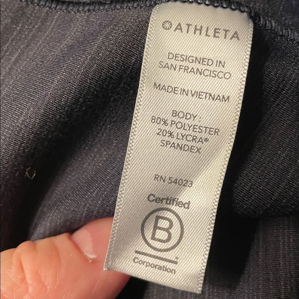 Athleta Salutation Capri Navy Medium Leggings Euc - image 5